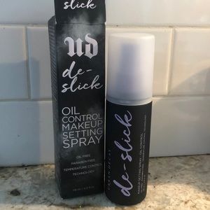 Urban Decay de-slick Setting spray